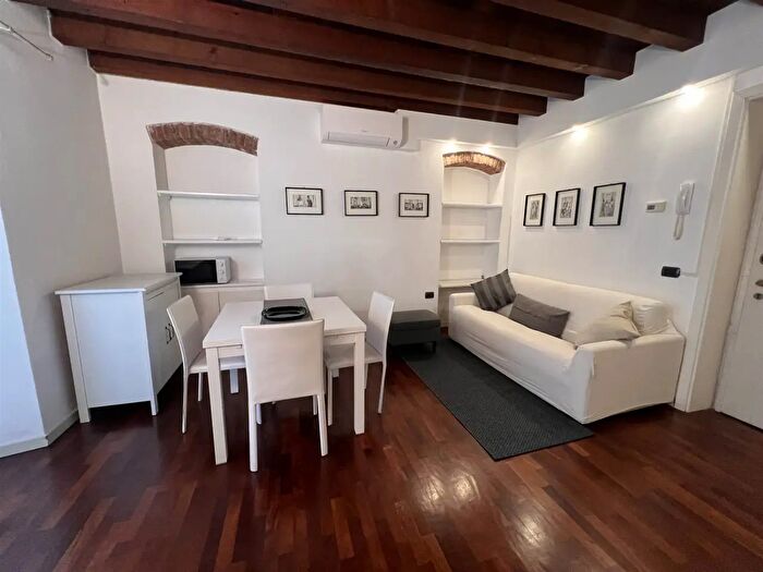 Appartamento bilocale in affitto in Via Anfiteatro, Milano