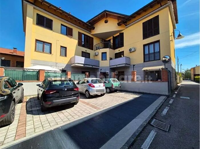 Appartamento bilocale in vendita in Via Cristoforo Colombo Fenegrò Como Lombardia Italia, Fenegro