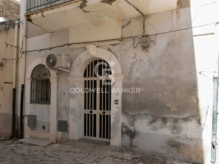 Casa con 5 locali in vendita in Via Botte, Scicli