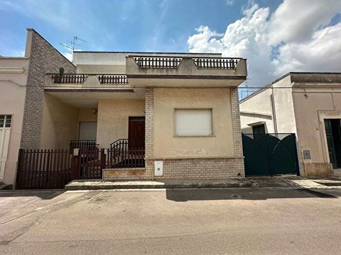 Casa con 7 locali in vendita in Via Umberto Maddalena Veglie Lecce, Veglie