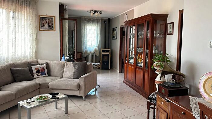 Appartamento con 8 locali in vendita in Cesena