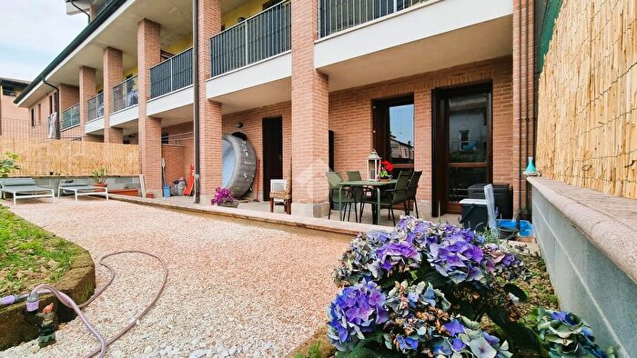 Appartamento trilocale in vendita in Via Cisa, Borgo Virgilio