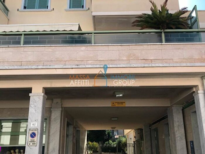 Appartamento quadrilocale in affitto in Via Gioacchino Ascoli, Marina di Massa Centro, Massa
