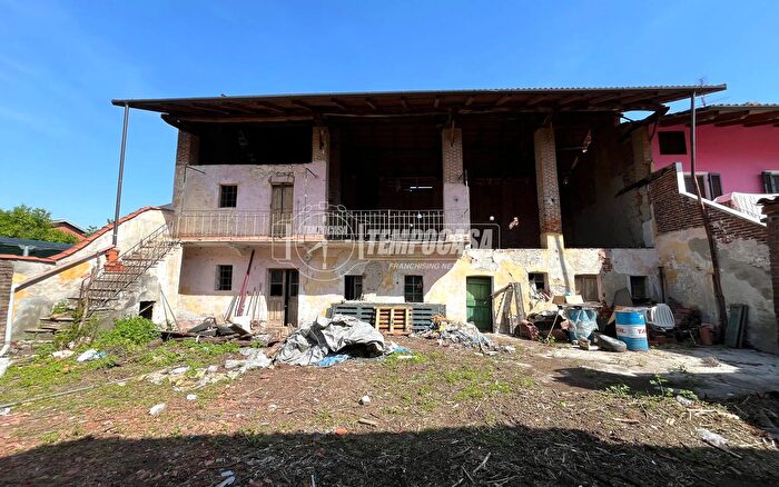 Casa con 6 locali in vendita in Via Cairoli, Foglizzo