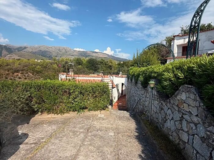 Appartamento trilocale in affitto in Via Sandro Pertini Snc, San Nicola Arcella