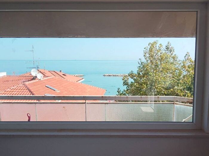 Casa quadrilocale in affitto in Viale Nettuno, Centro, Francavilla al Mare