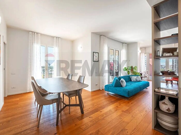 Appartamento quadrilocale in vendita in Via Bianca Ceva, Milano