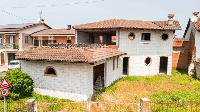 Casa con 5 locali in vendita in Frazione Veglia, Cherasco
