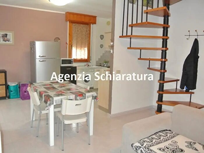 Appartamento con 5 locali in vendita in Vallefoglia