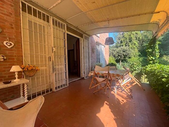 Appartamento con 9 locali in vendita in Camaiore