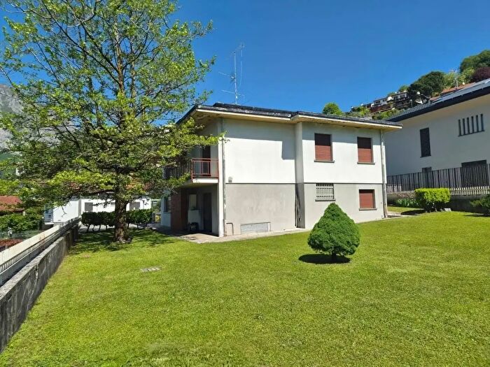 Casa con 8 locali in vendita in Via Cesura, Lecco