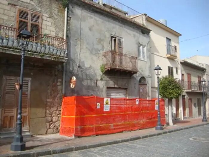 Casa in vendita in Via Principe di Scalea, Bompensiere