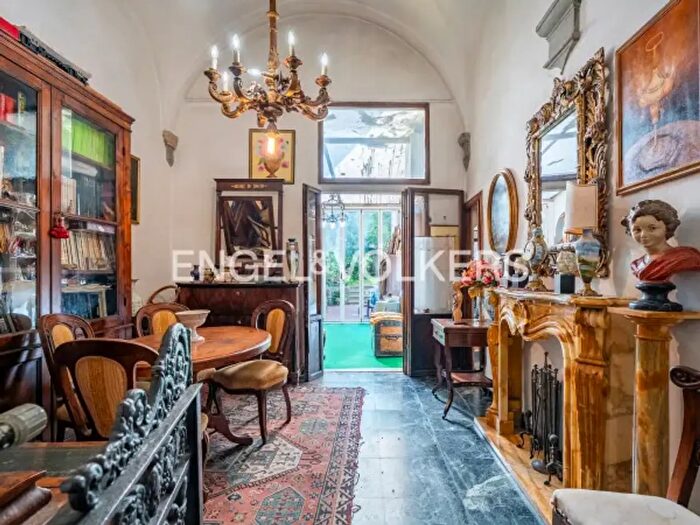 Appartamento con 6 locali in vendita in Via Santa Reparata, Firenze