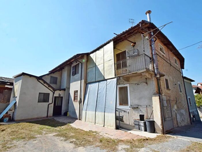 Casa con 5 locali in vendita in Via Bernardino Viglione, Mombasiglio