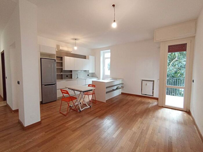 Appartamento bilocale in affitto in Via Zurigo, Inganni, Milano