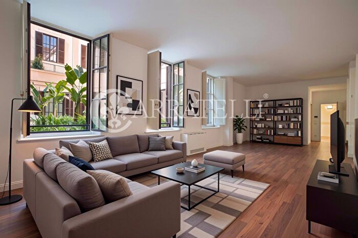 Appartamento con 7 locali in vendita in Via del Gambero, Roma