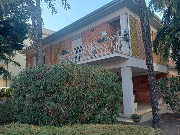 Casa con 6 locali in vendita in Via Nuova Frontiera, Teramo