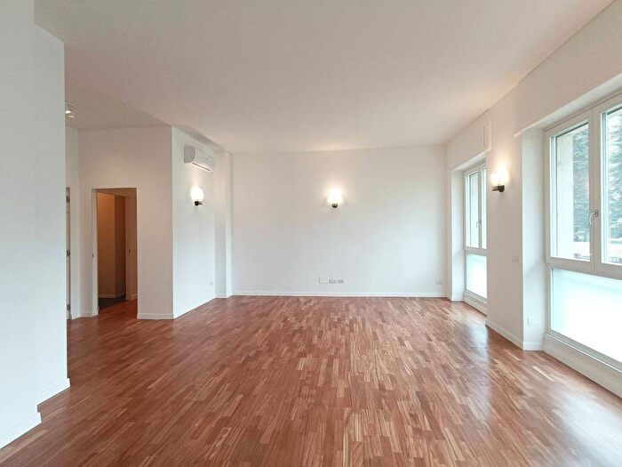 Appartamento trilocale in affitto in Via Francesco Redi, Morgagni, Milano