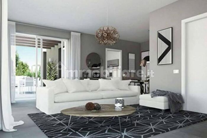 Casa quadrilocale in vendita in Albinea