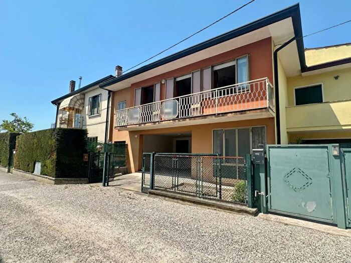 Casa trilocale in vendita in Via Scapacchiò, Selvazzano Dentro