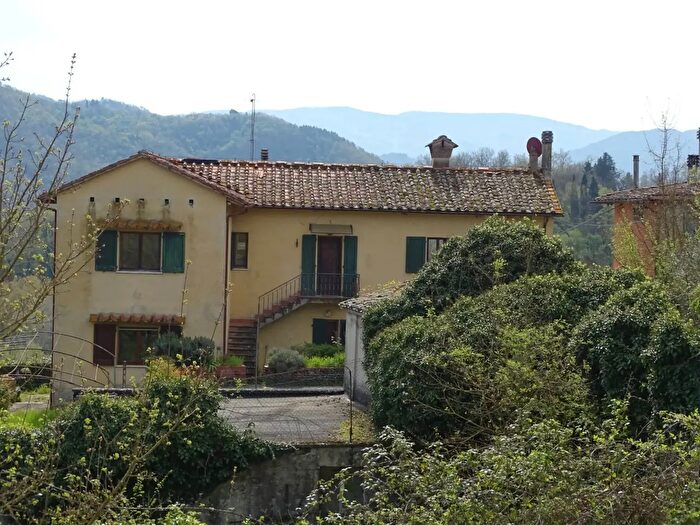 Casa con 10 locali in vendita in Località Pimaggiore, Vicchio
