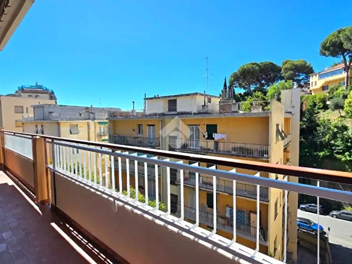Appartamento con 5 locali in affitto in Via Luigi Rizzo, Genova
