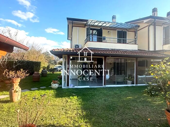Casa quadrilocale in vendita in Ia S Lorenzo, Massa