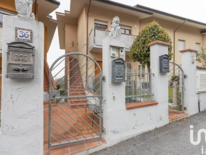 Casa con 7 locali in vendita in Via Salvatore Quasimodo, Castelfidardo