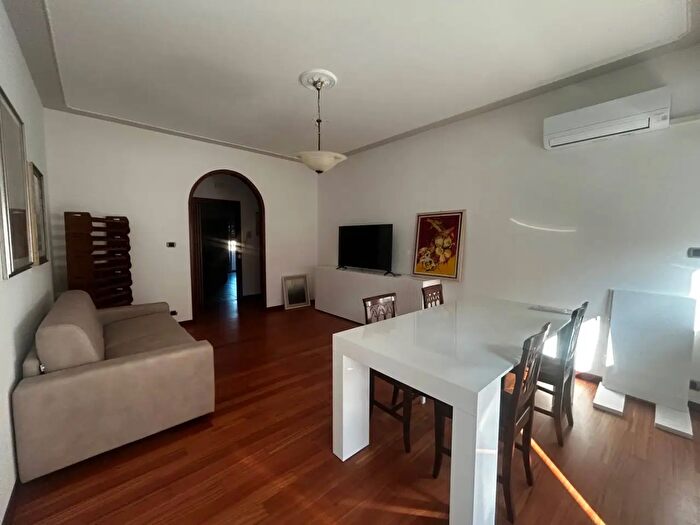 Appartamento con 5 locali in affitto in Via Palermo, Pescara