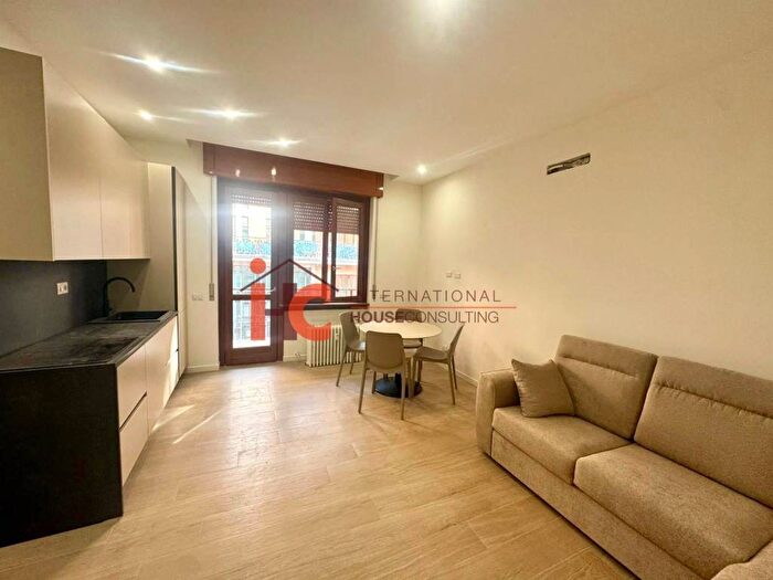 Appartamento bilocale in affitto in Via Antonio Locatelli, Centro, Bergamo