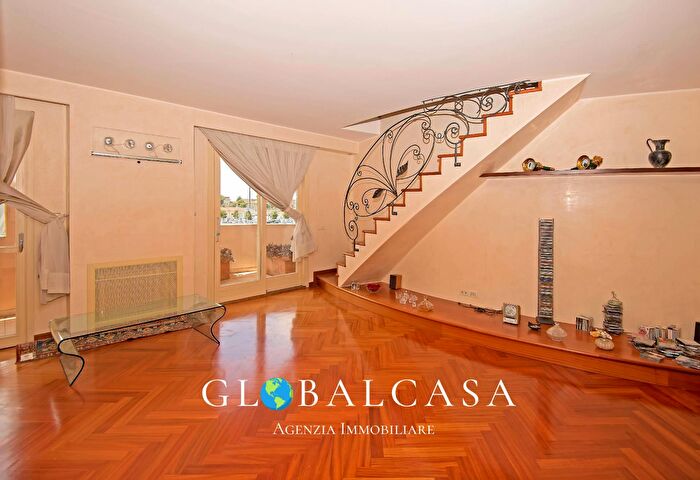 Appartamento con 10 locali in vendita in Via della Pace, Grosseto