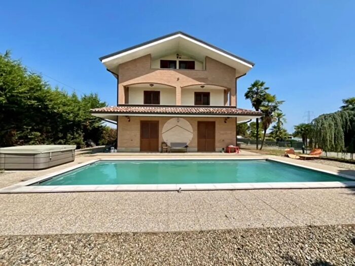 Casa con 6 locali in vendita in Via Maiole, Leini'
