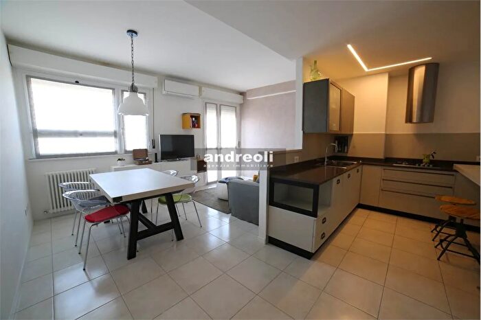 Appartamento con 5 locali in vendita in Jesi