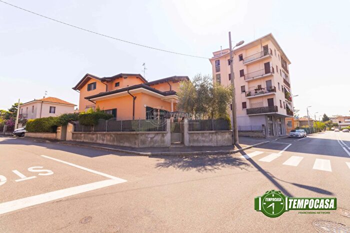 Casa quadrilocale in vendita in Via Alessandro Manzoni, Castellanza