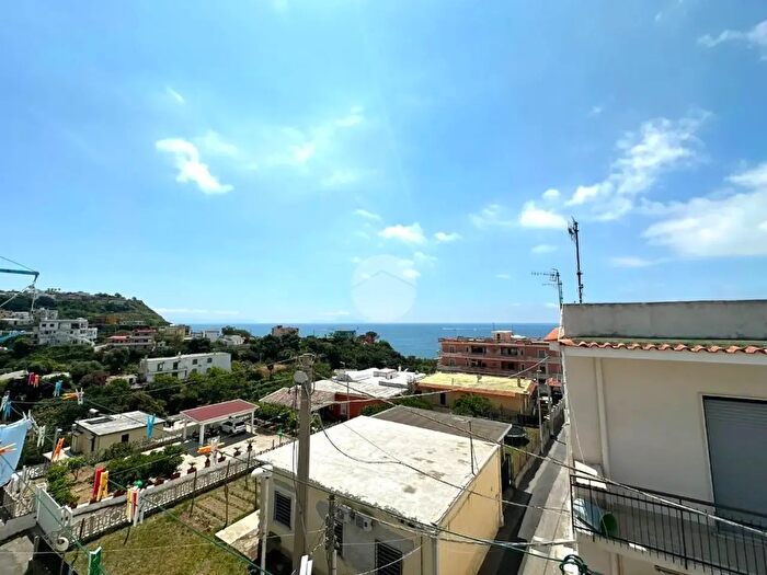 Appartamento trilocale in vendita in Via Solferino, Monte Di Procida