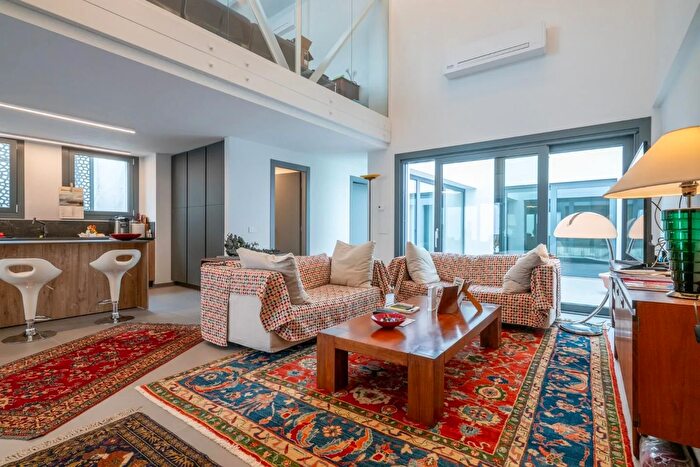 Appartamento con 8 locali in vendita in Vle IV Novembre Pontedera, Pontedera