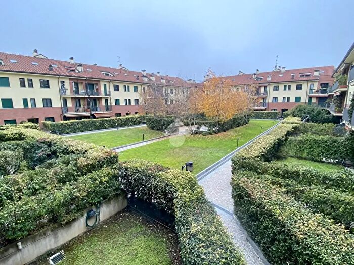 Appartamento trilocale in vendita in Via Monti, Milano