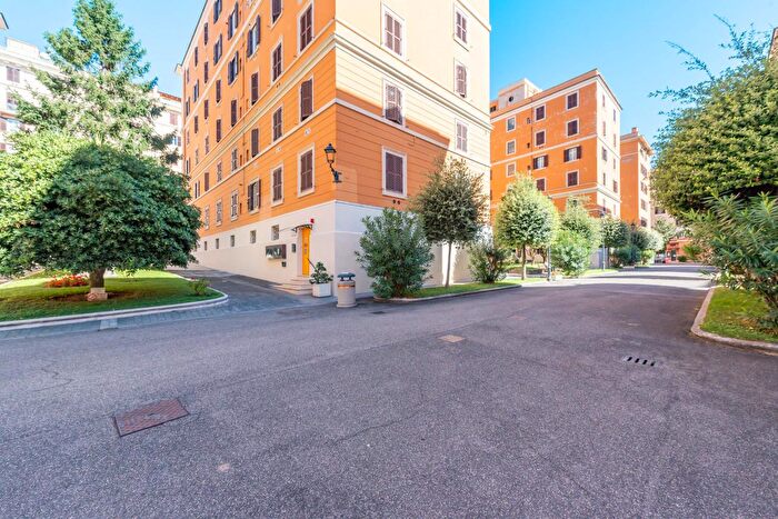 Appartamento trilocale in vendita in Via Orvieto, Roma