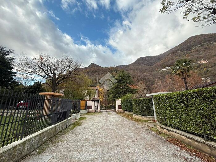 Appartamento trilocale in vendita in Via Giacomo Matteotti, Ponte Lambro