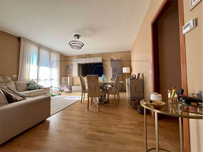 Appartamento trilocale in affitto in Centro, Bollate