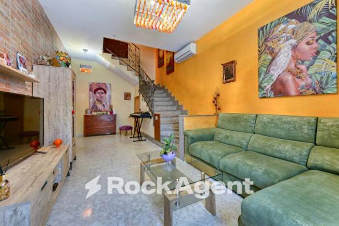 Appartamento con 5 locali in vendita in Via Napoli Achille, Salerno