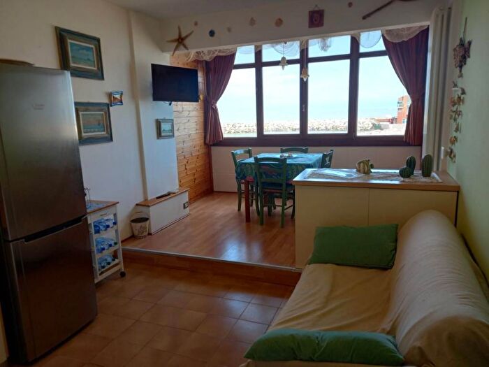 Appartamento bilocale in affitto in Via Tullio Crosio, Marina di Pisa, Pisa