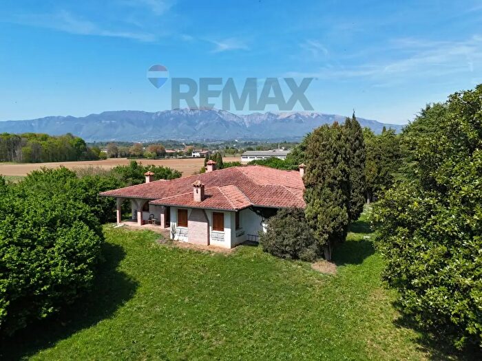 Casa con 14 locali in vendita in Asolo