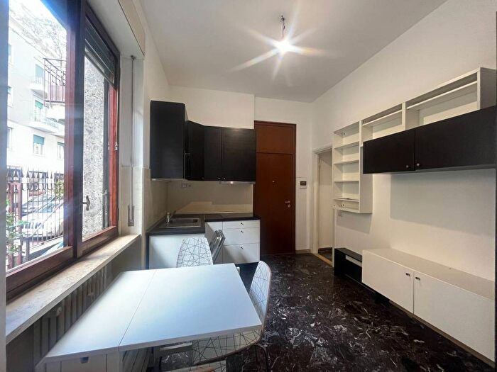 Appartamento bilocale in affitto in Via Carroccio, Corso Genova, Milano