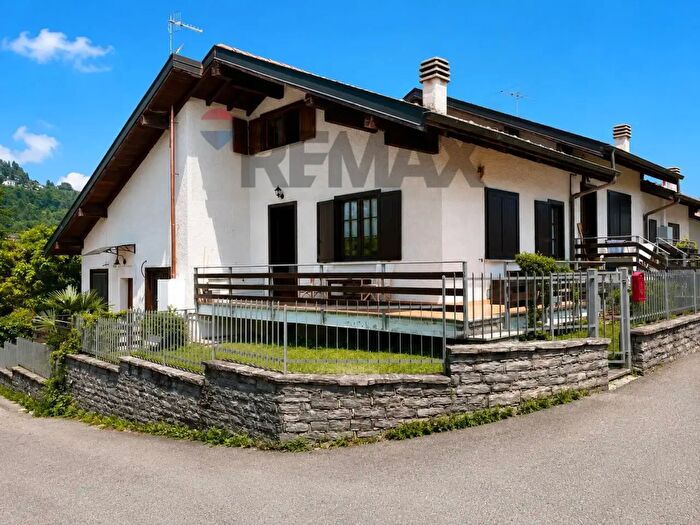 Casa trilocale in vendita in Premeno