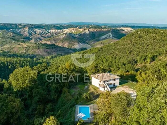 Casa con 6 locali in vendita in Bagnoregio