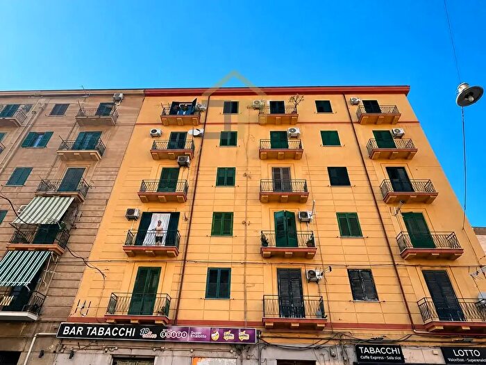 Appartamento con 5 locali in vendita in Via Bergamo, Palermo