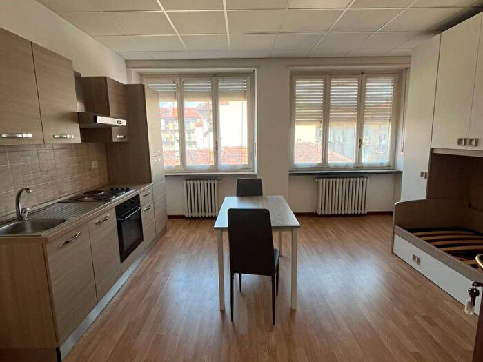 Appartamento monolocale in affitto in Via Brindisi, Aurora, Torino