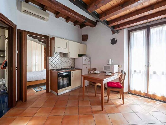 Appartamento trilocale in affitto in Via Lodovico Muratori, Porta Romana Medaglie dOro, Milano