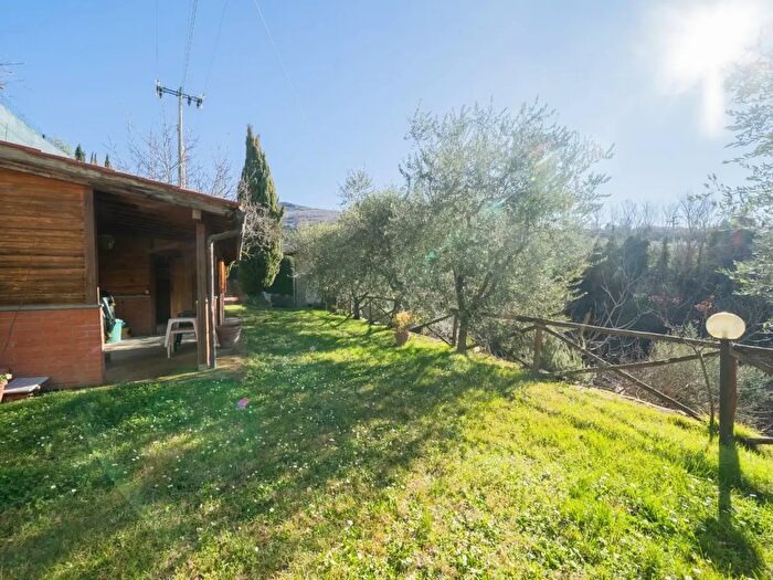 Casa con 6 locali in vendita in Via Andrea del Sarto, Reggello